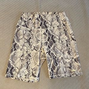 Alo Yoga Bike Short, great condition